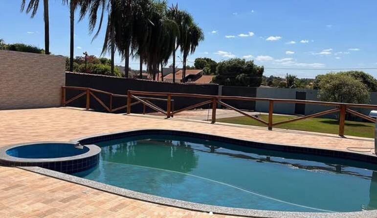 Casa à venda com 4 quartos, 360m² - Foto 1