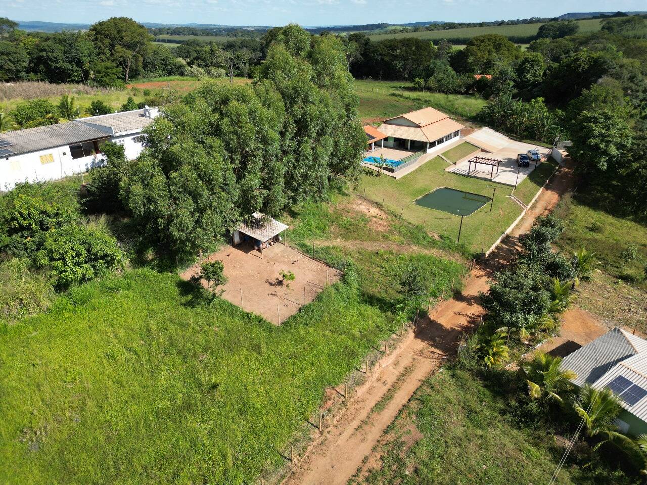 Chácara à venda com 4 quartos, 350m² - Foto 11