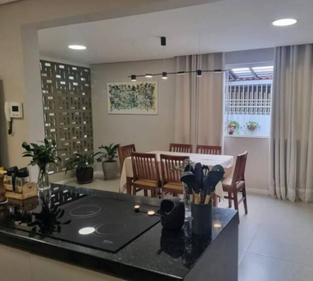 Sobrado Reformado à Venda – SHIG 703, Asa Sul – Brasília/DF